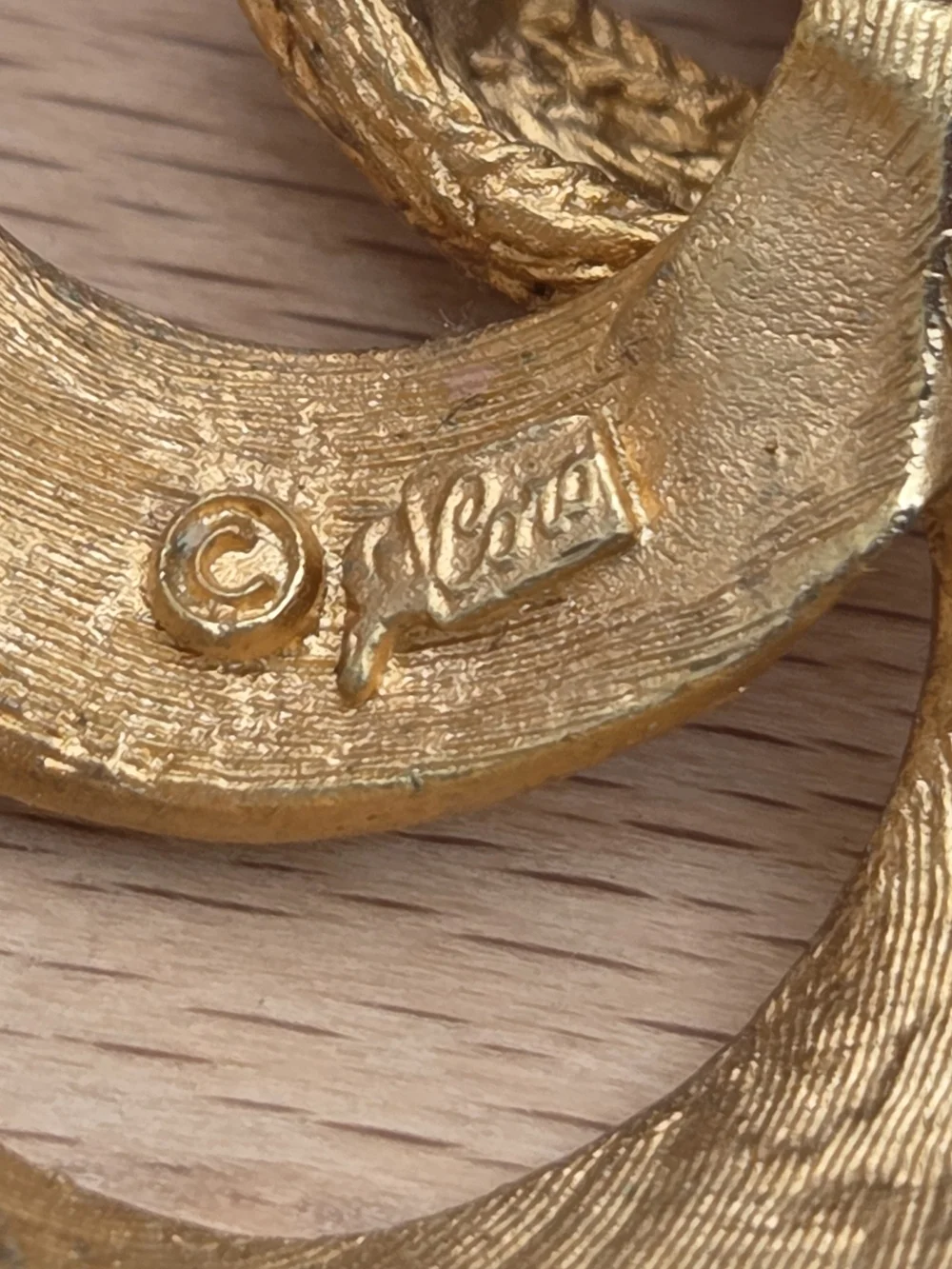 Vintage Coro Gold Tone Swirl Ribbon Brooch Pin